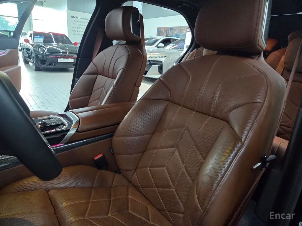 BMW 740 xDrive M Sport* FULL* ОТ ПРЕДСТАВИТЕЛСТВО НА BMW, снимка 5 - Автомобили и джипове - 55655937