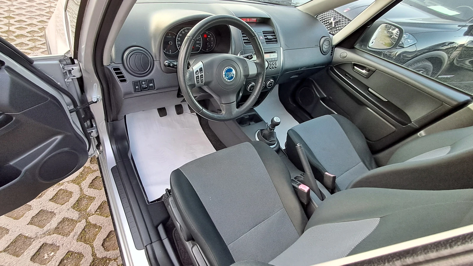 Fiat Sedici 4X4 РЕАЛ КМ ИЗКЛЮЧИТЕЛНО СЕРВИ КНИЖК УНИКТ , снимка 6 - Автомобили и джипове - 16524219