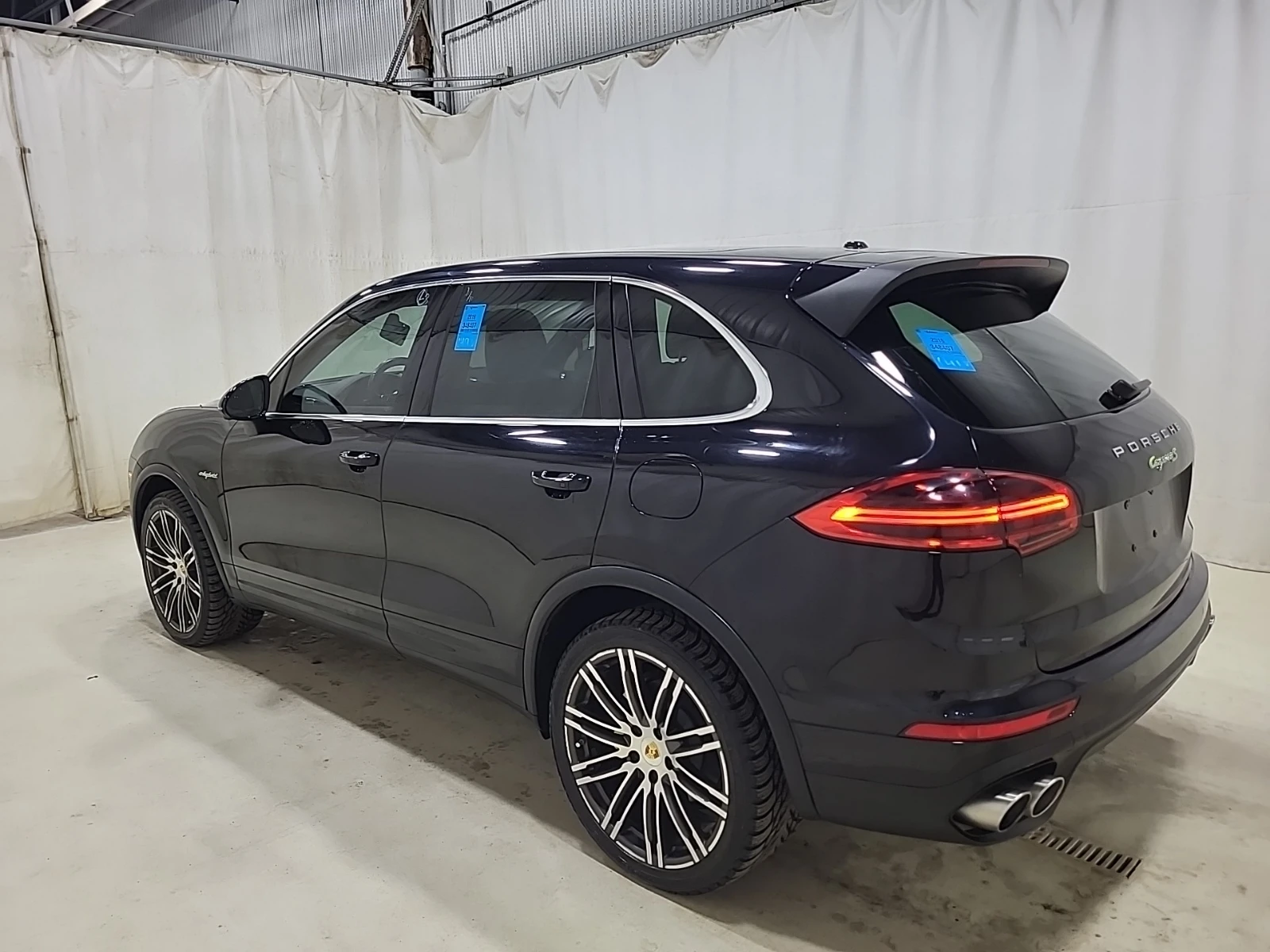 Porsche Cayenne S E-HYBRID* CARFAX * АвтоКредит * Цена до България - изображение 4