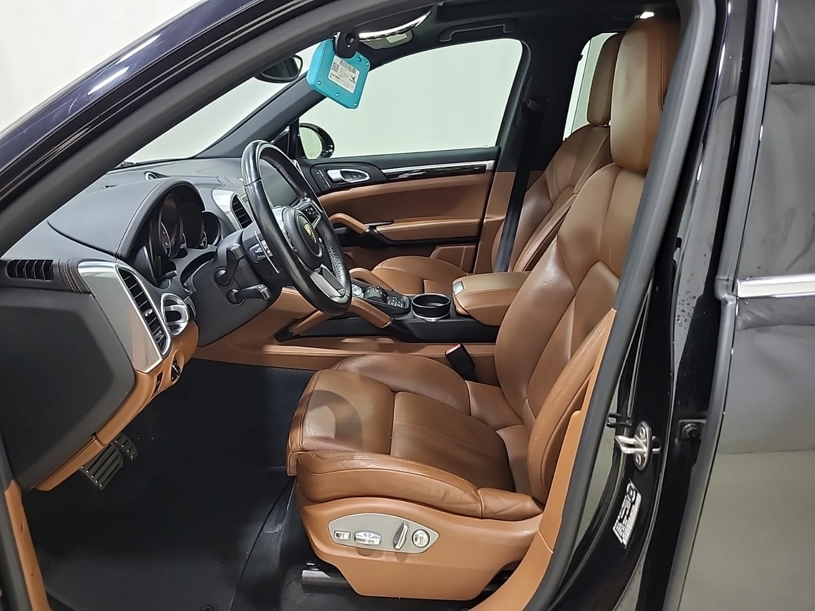 Porsche Cayenne S E-HYBRID* CARFAX * АвтоКредит * Цена до България - изображение 8