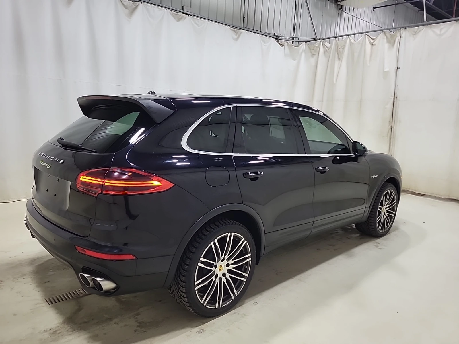 Porsche Cayenne S E-HYBRID* CARFAX * АвтоКредит * Цена до България - изображение 3