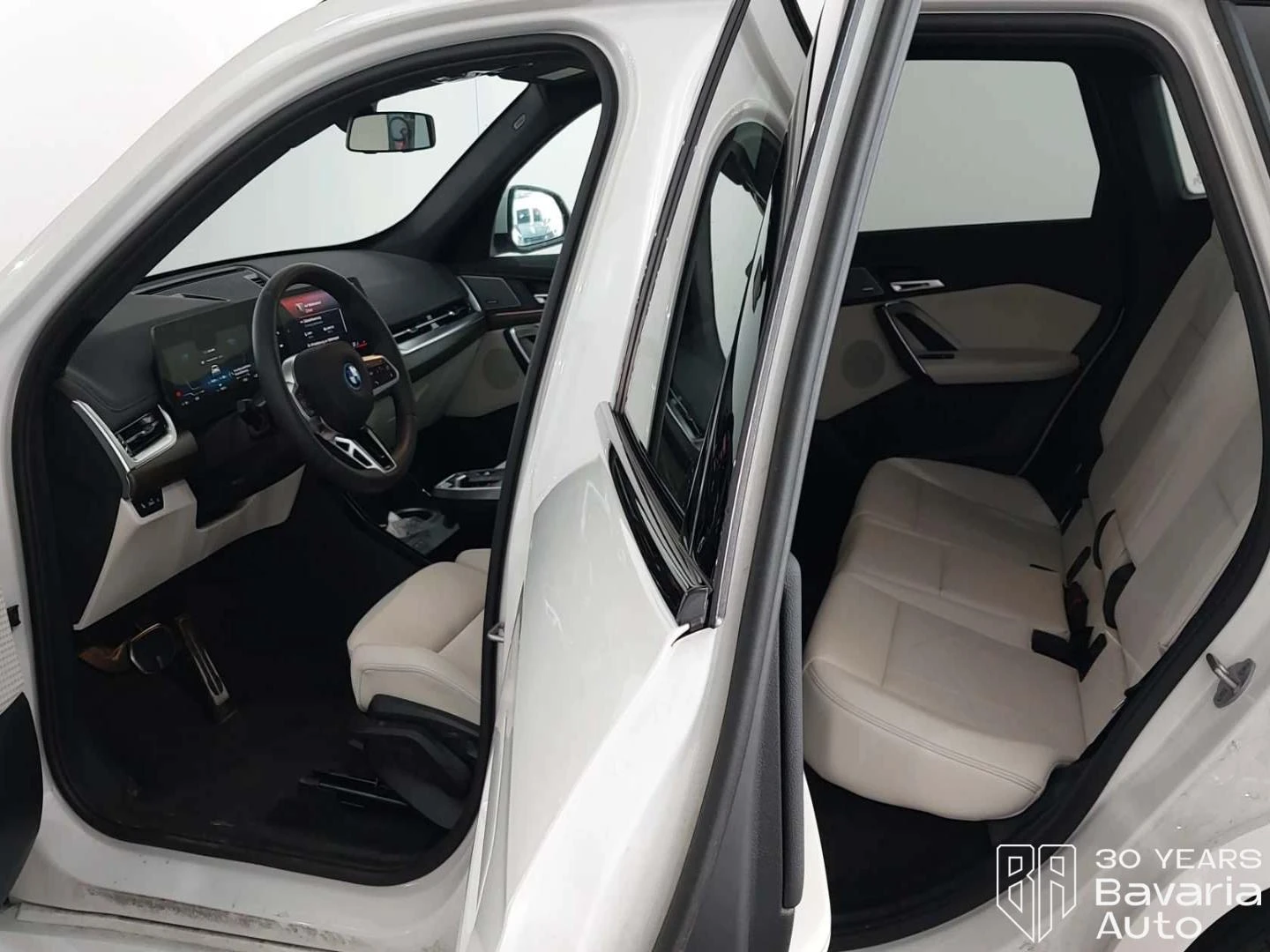 BMW iX1 20 eDrive M Sport Paket , снимка 5 - Автомобили и джипове - 54230261