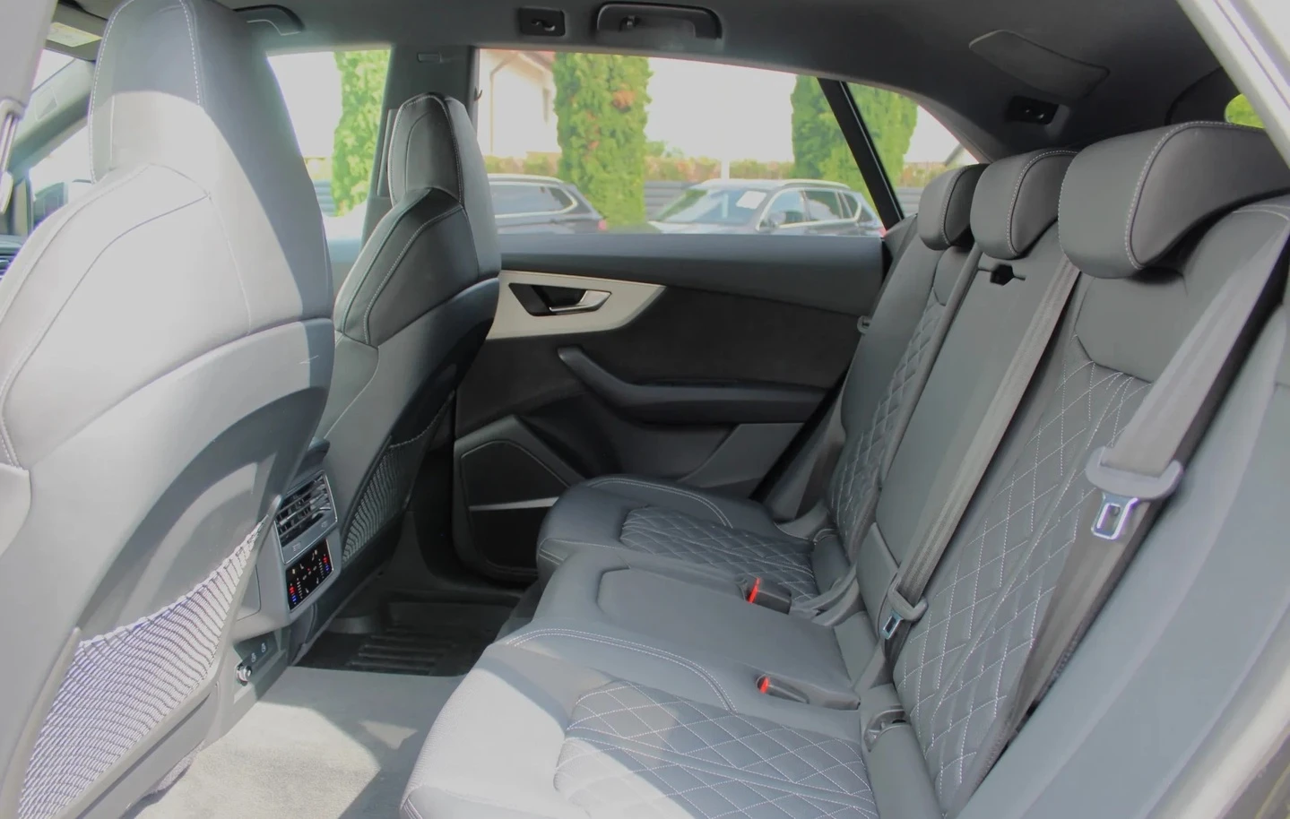 Audi SQ8 quattro 4.0, снимка 7 - Автомобили и джипове - 54681048