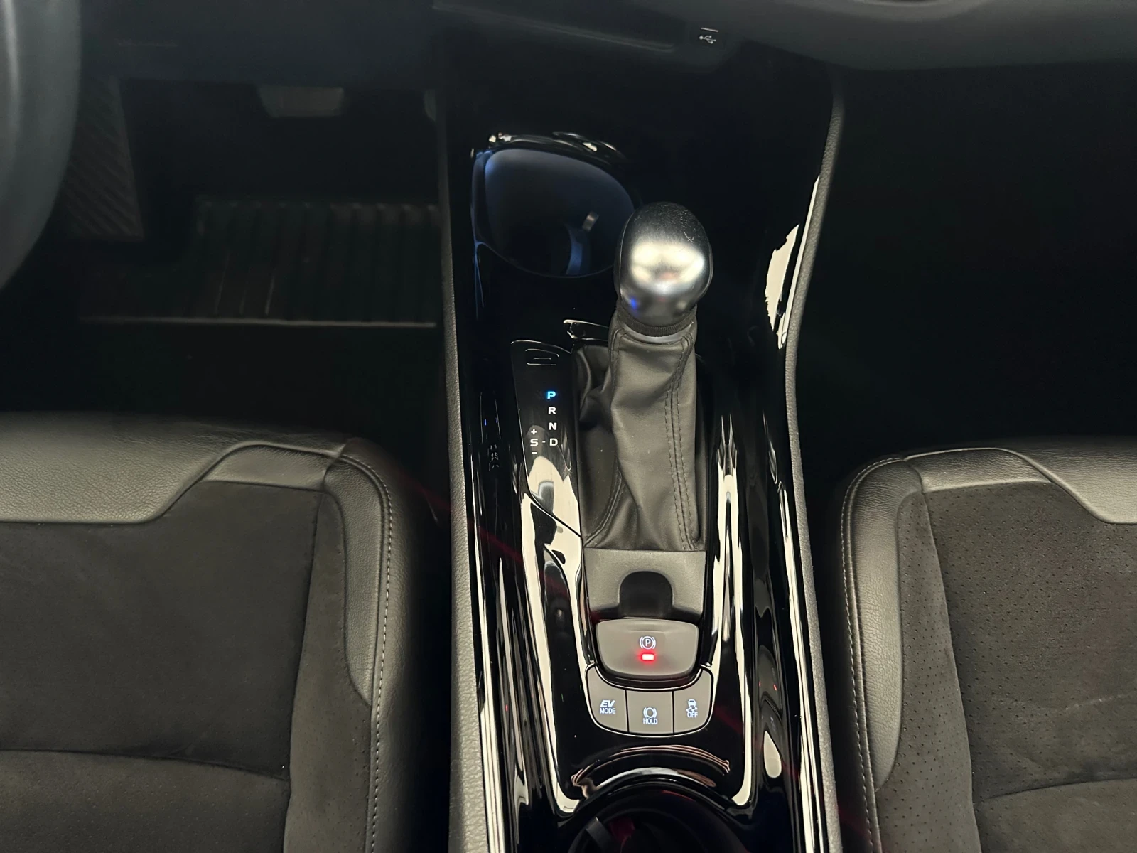 Toyota C-HR Style, снимка 13 - Автомобили и джипове - 54973889