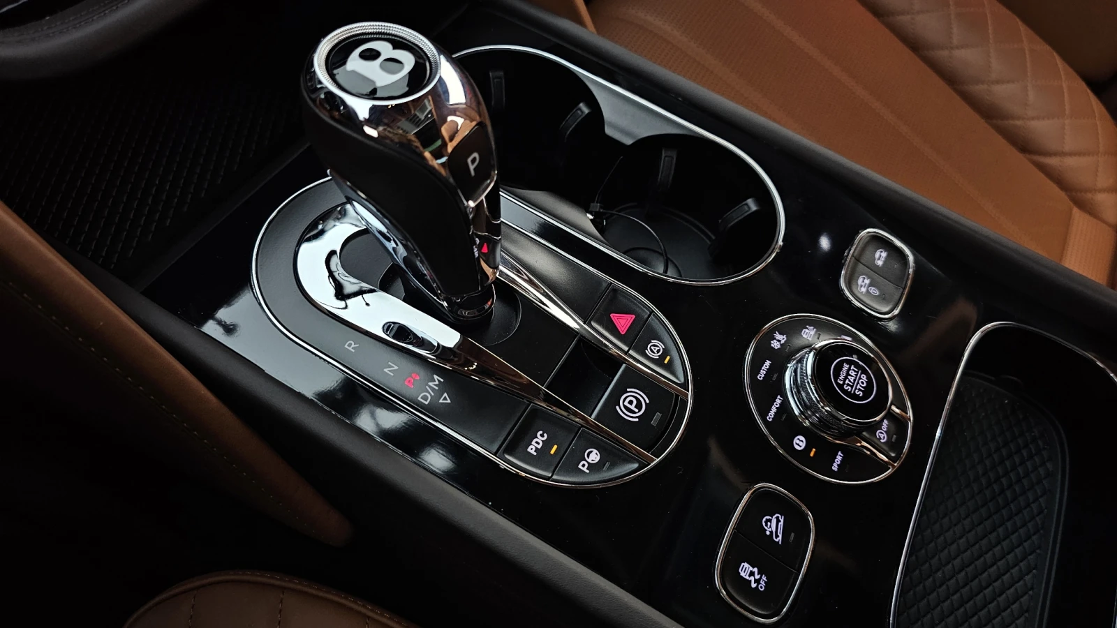 Bentley Bentayga W12* HUD* BLIND SPOT* 360* ОБДУХВАНЕ* КРАЙНА ЦЕНА, снимка 9 - Автомобили и джипове - 55593639