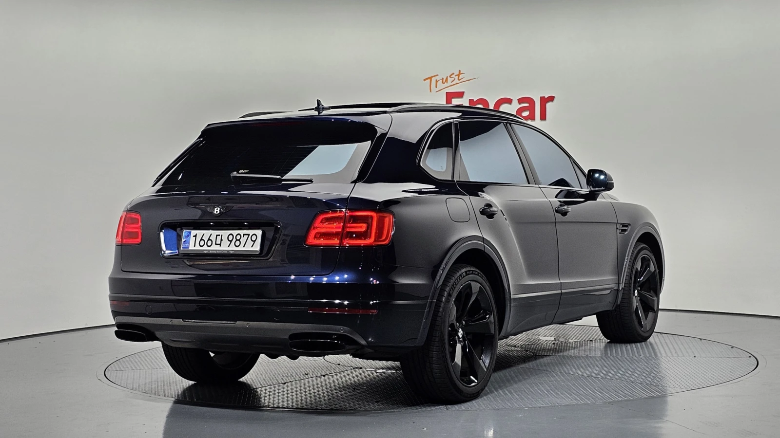 Bentley Bentayga W12* HUD* BLIND SPOT* 360* ОБДУХВАНЕ* КРАЙНА ЦЕНА, снимка 2 - Автомобили и джипове - 55593639