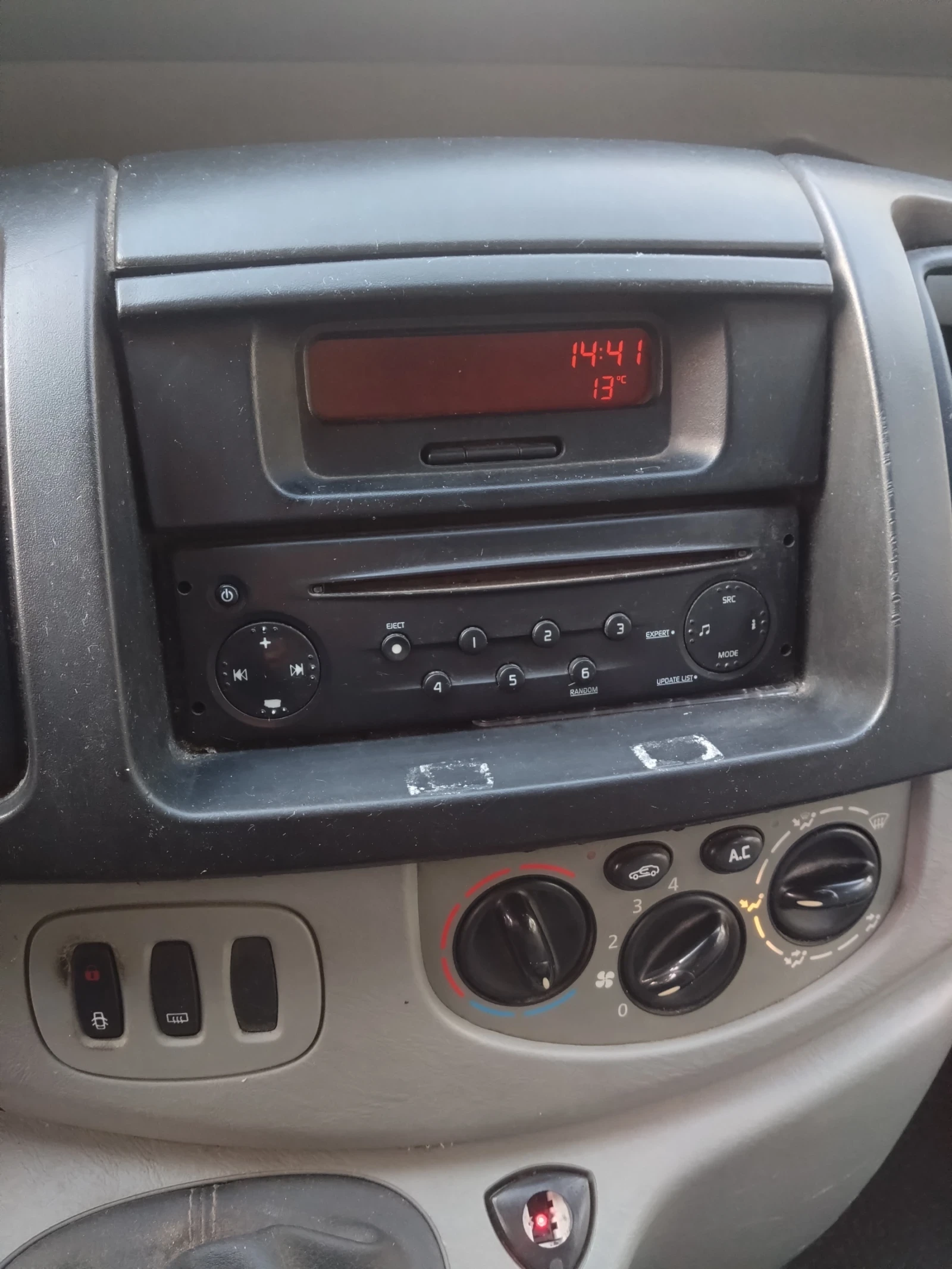 Renault Trafic, снимка 14 - Бусове и автобуси - 54138128