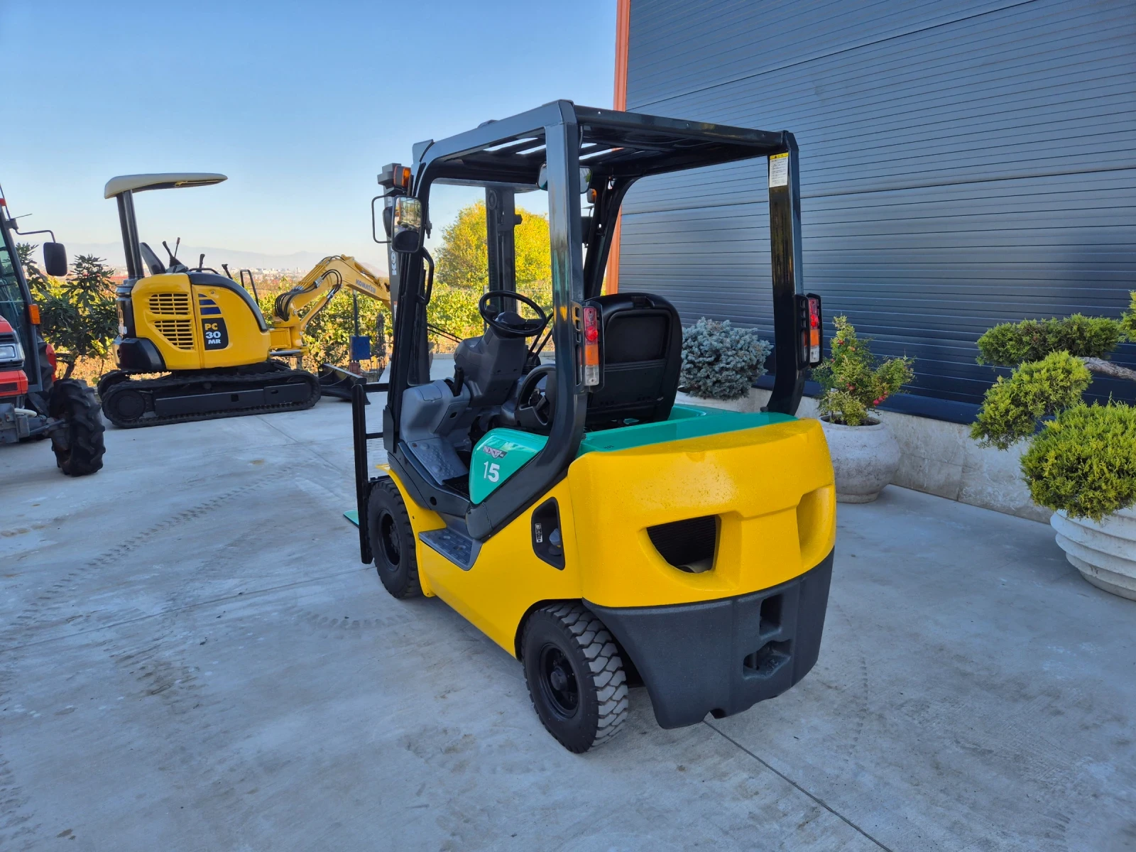  Komatsu  *  * *  | Mobile.bg   3