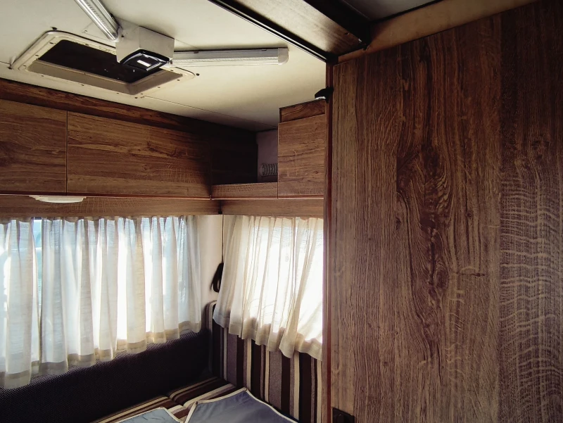 Кемпер Renault Trafik, снимка 8 - Каравани и кемпери - 52943713