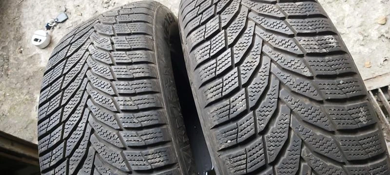 Гуми Зимни 215/60R17, снимка 2 - Гуми и джанти - 35607903