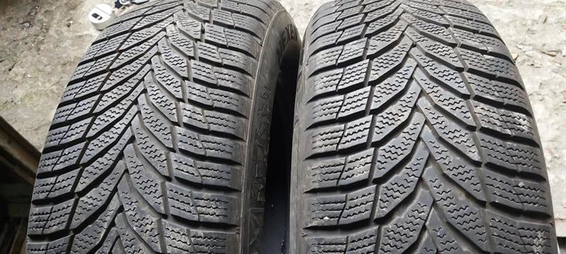 Гуми Зимни 215/60R17, снимка 3 - Гуми и джанти - 35607903