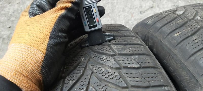 Гуми Зимни 215/60R17, снимка 4 - Гуми и джанти - 35607903