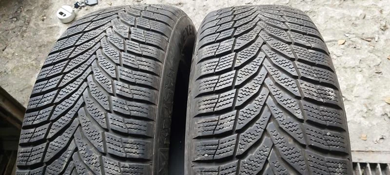 Гуми Зимни 215/60R17, снимка 1 - Гуми и джанти - 35607903