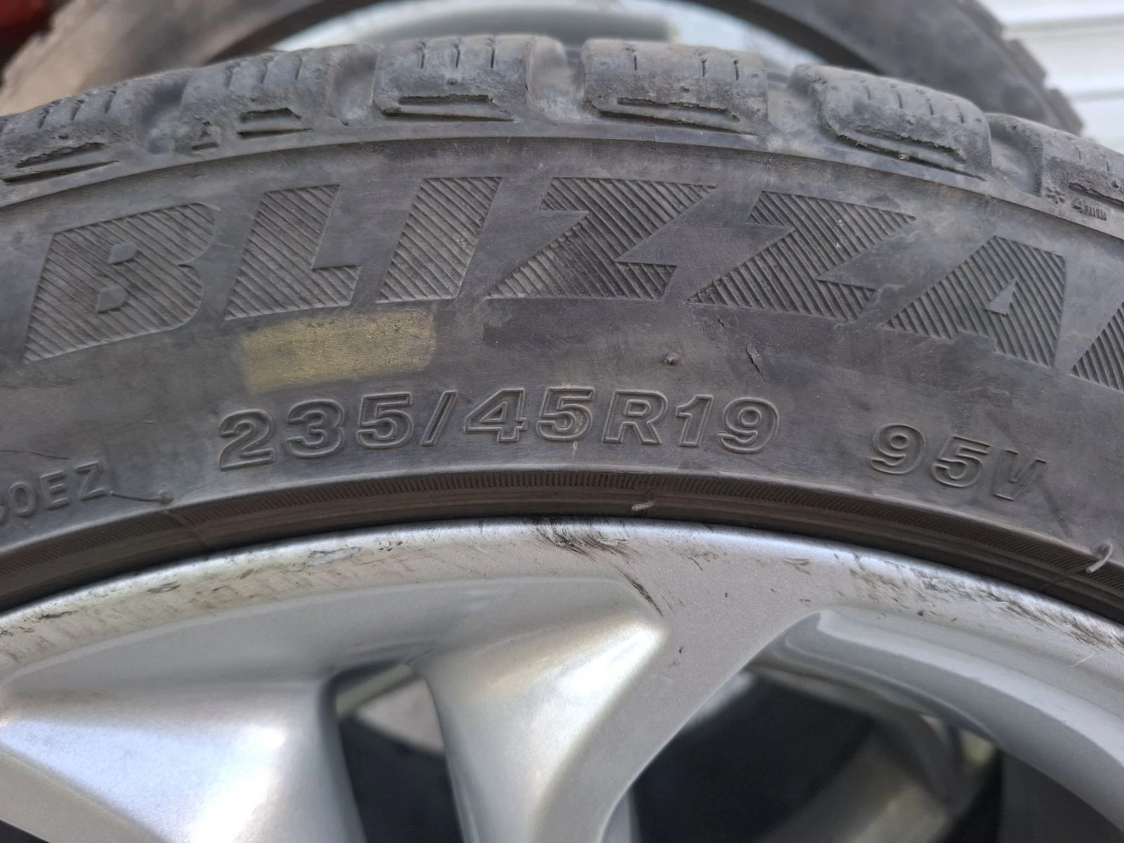 Гуми с джанти Bridgestone 235/45R19, снимка 8 - Гуми и джанти - 55899275
