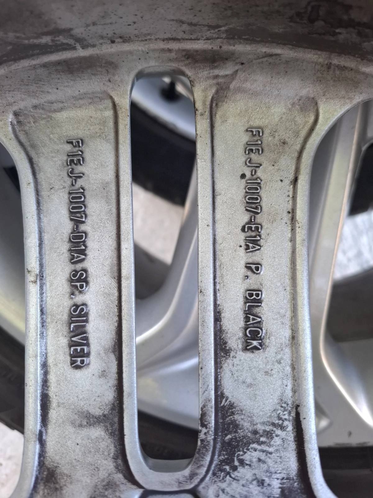 Гуми с джанти Bridgestone 235/45R19, снимка 5 - Гуми и джанти - 55899275