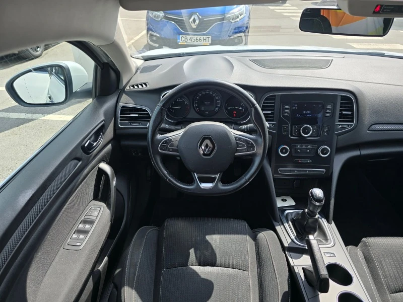 Renault Megane 1.3 Tce, снимка 9 - Автомобили и джипове - 46389014