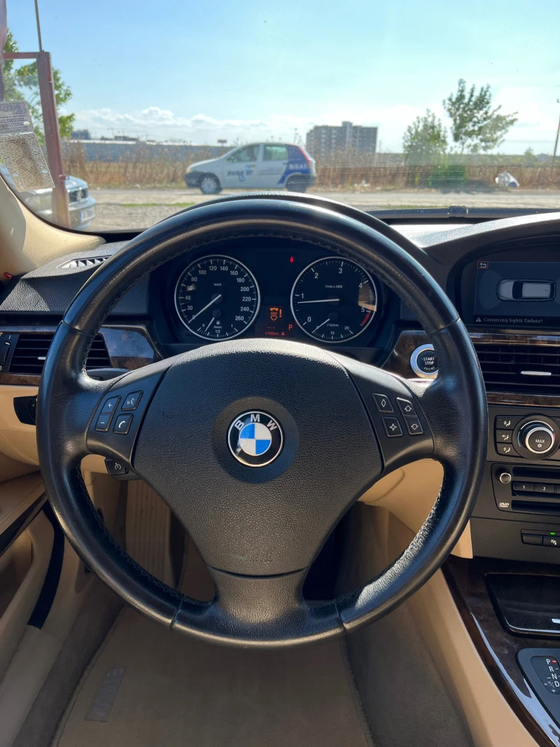 BMW 320 FACELIFT * NAVI * FULL, снимка 7 - Автомобили и джипове - 47410565