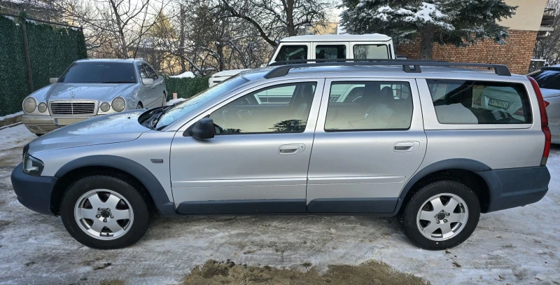 Volvo Xc70 2.4 TURBO-CROSS COUNTRY D5 AWD 4x4, снимка 3 - Автомобили и джипове - 48783254