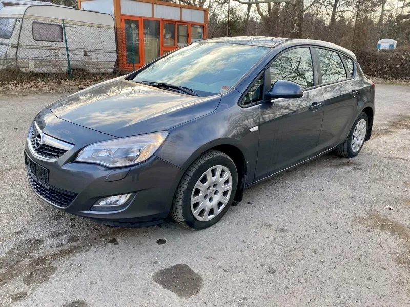 Opel Astra 1, 7 CDTI, снимка 2 - Автомобили и джипове - 49123679