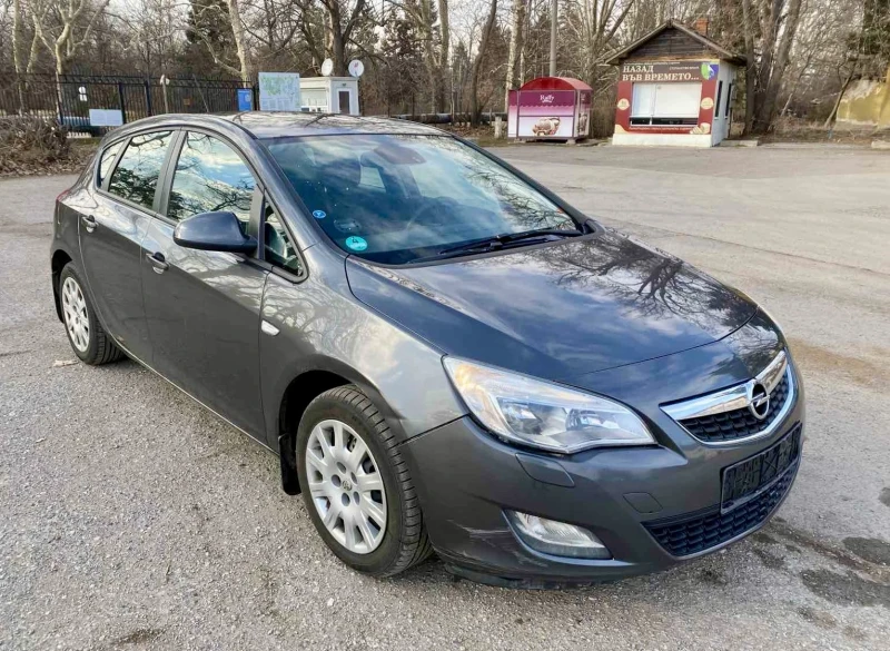 Opel Astra 1, 7 CDTI, снимка 8 - Автомобили и джипове - 49123679