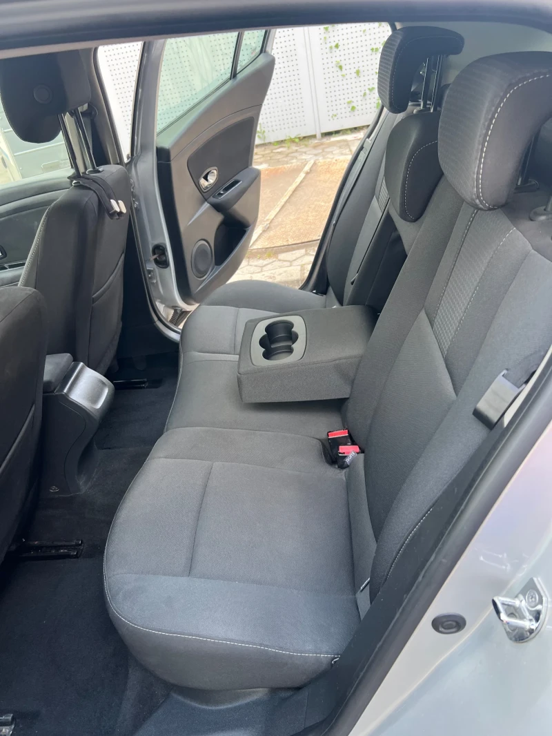 Renault Megane, снимка 13 - Автомобили и джипове - 52579438