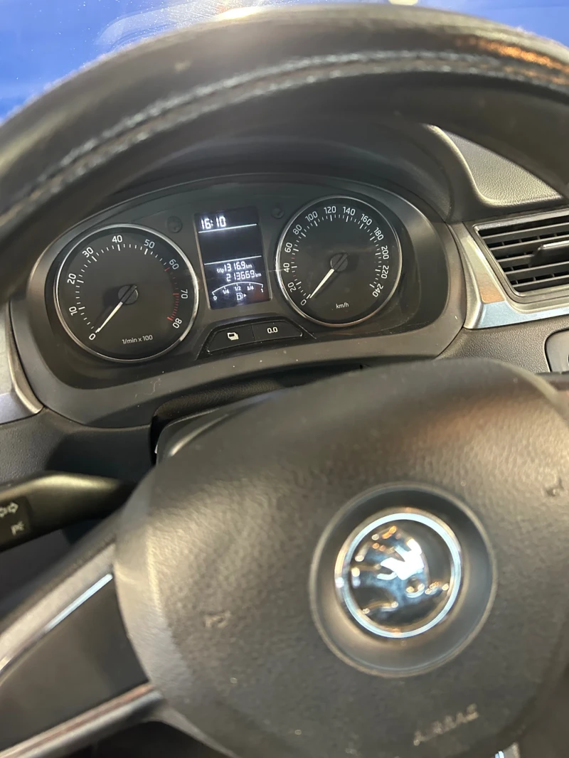 Skoda Rapid, снимка 8 - Автомобили и джипове - 52448315