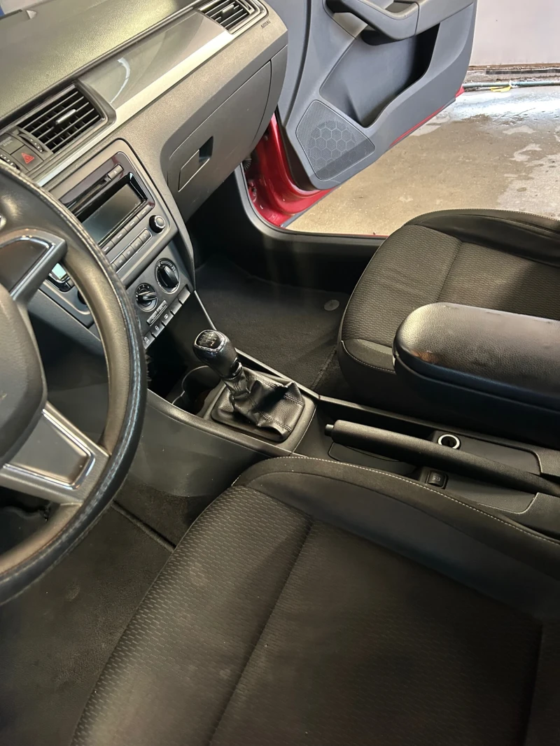 Skoda Rapid, снимка 10 - Автомобили и джипове - 52448315