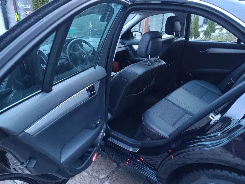 Mercedes-Benz C 180 Kompressor Avantgarde, снимка 7 - Автомобили и джипове - 52666322