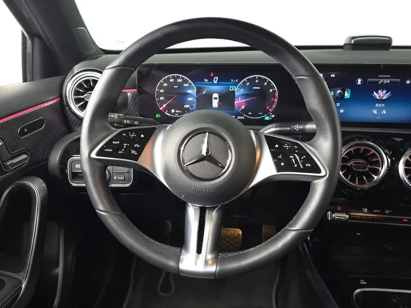Mercedes-Benz A 220 Hatchback, снимка 13 - Автомобили и джипове - 56084187