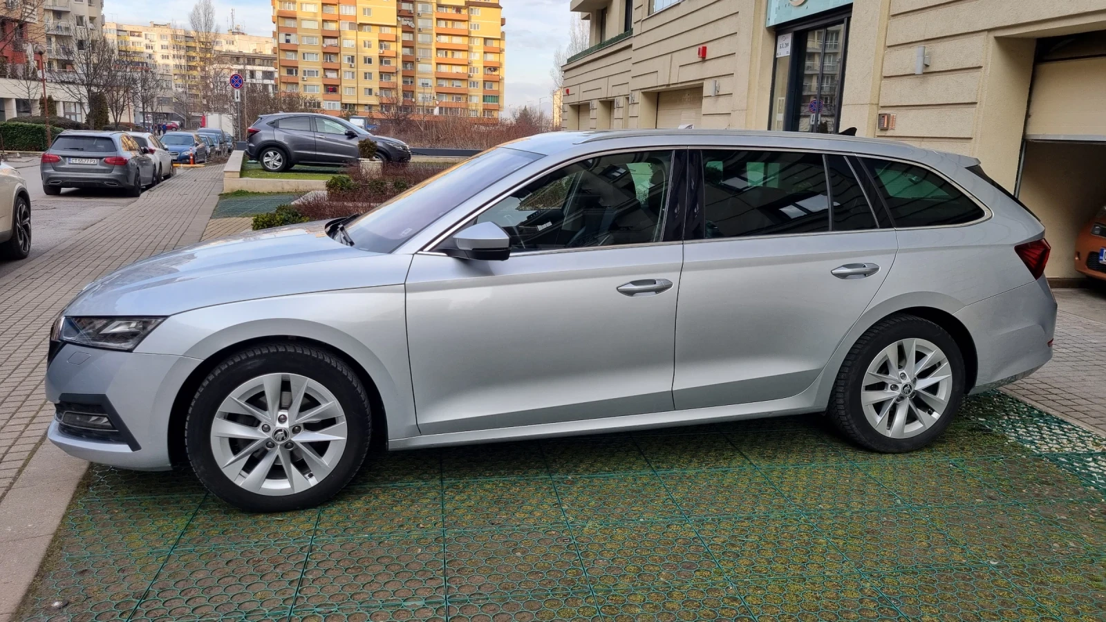 Skoda Octavia 1.5 tsi DSG mhev - изображение 4