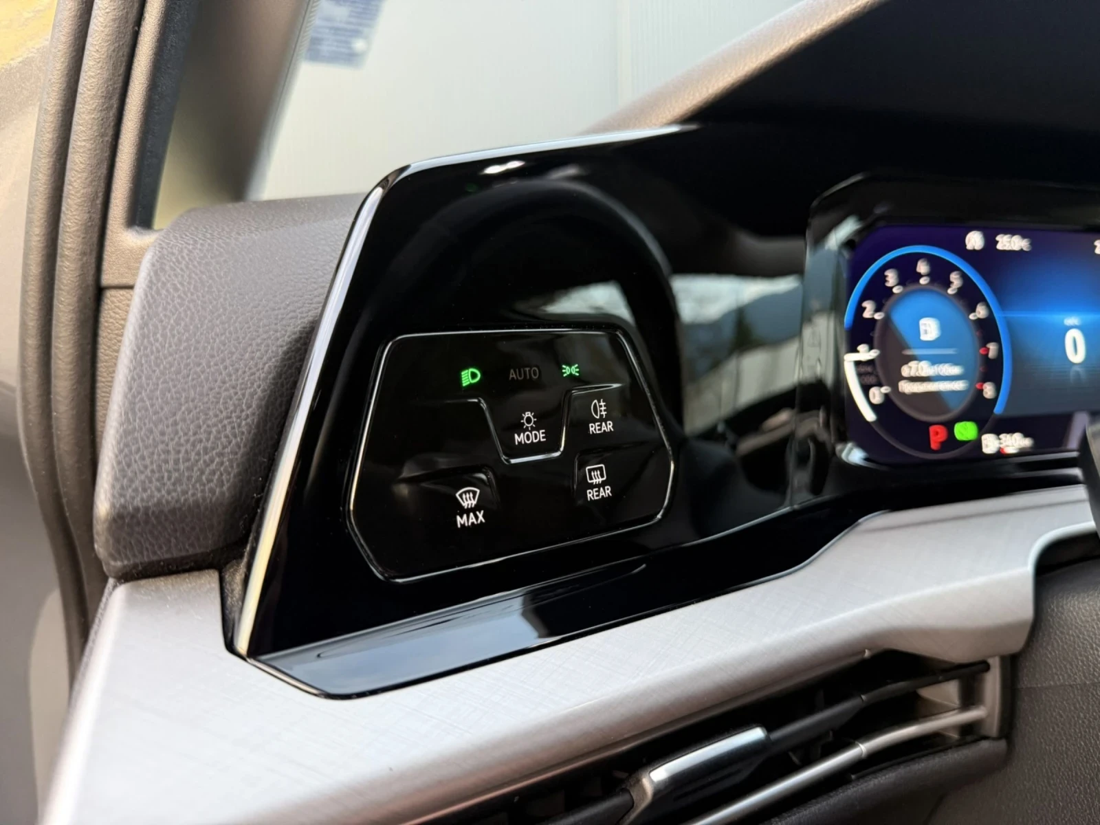 VW Golf 1.5 eTSI 150hp | Mobile.bg — изображение 14