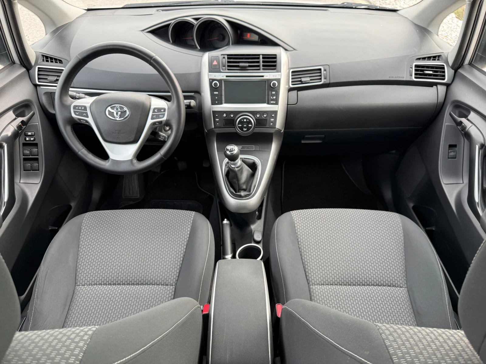 Toyota Verso 2.0 D-4D / EXECUTIVE / NAVI / CAMERA / PANORAMA - изображение 8