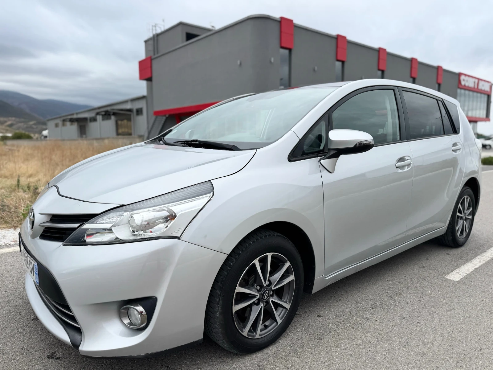 Toyota Verso 2.0 D-4D / EXECUTIVE / NAVI / CAMERA / PANORAMA - изображение 3