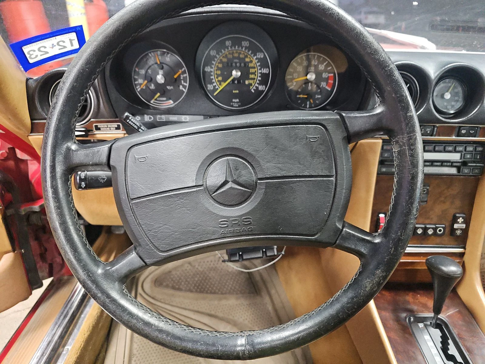 Mercedes-Benz 560  - изображение 9