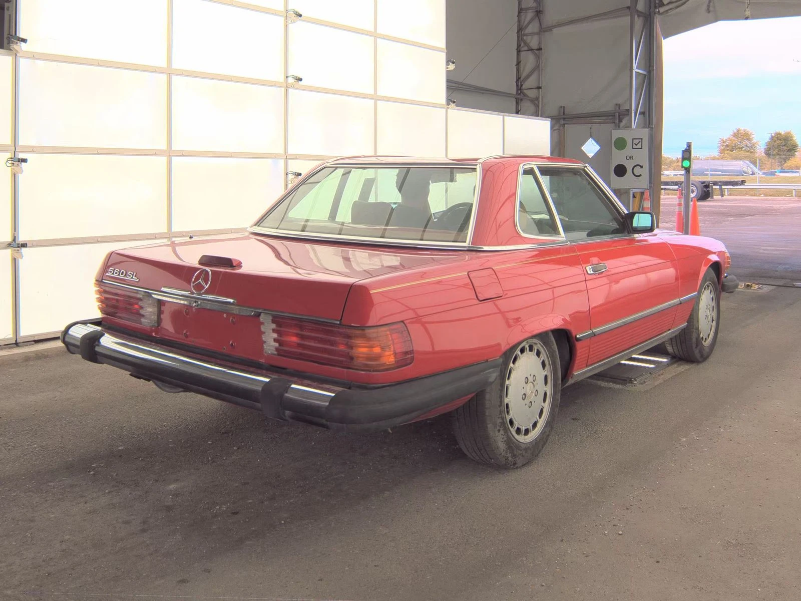 Mercedes-Benz 560  - изображение 5