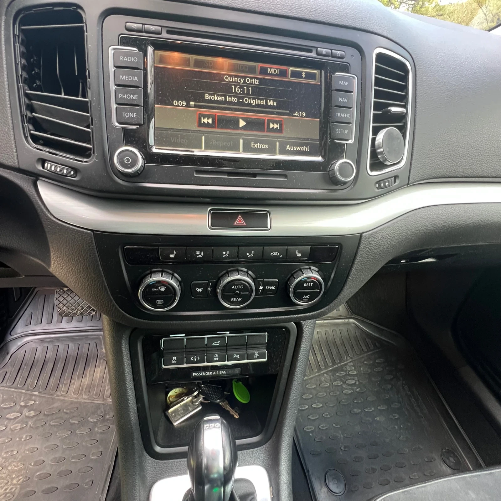 VW Sharan 7N 2.0 TDI 170 к.с. DSG   7 места, Sky, снимка 12 - Автомобили и джипове - 53816670