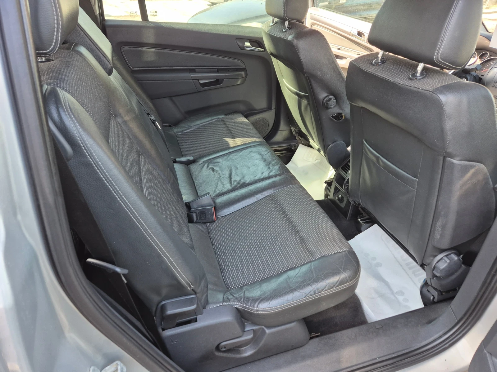 Opel Zafira 1.9 CDTI , снимка 9 - Автомобили и джипове - 53853483