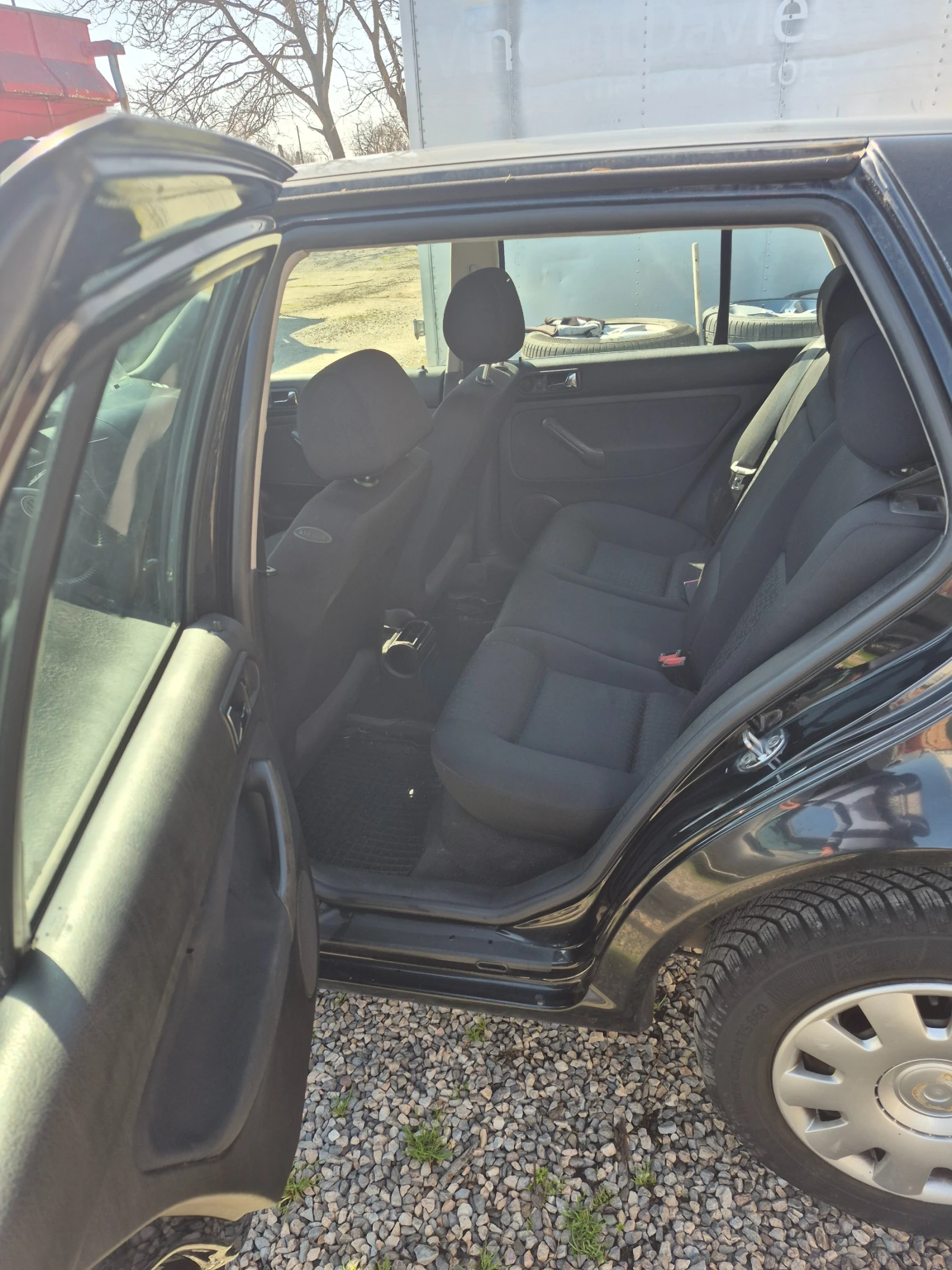 VW Golf 1.9 TDI, снимка 13 - Автомобили и джипове - 53892075