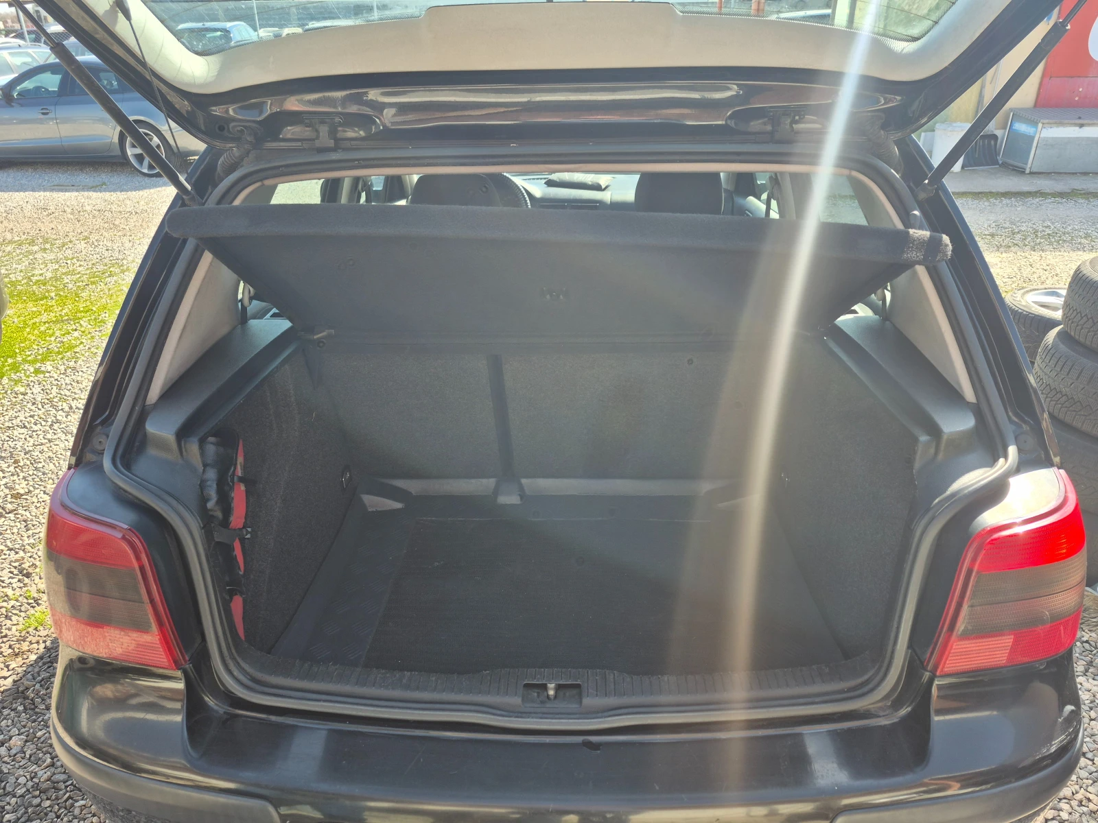 VW Golf 1.9 TDI, снимка 17 - Автомобили и джипове - 53892075