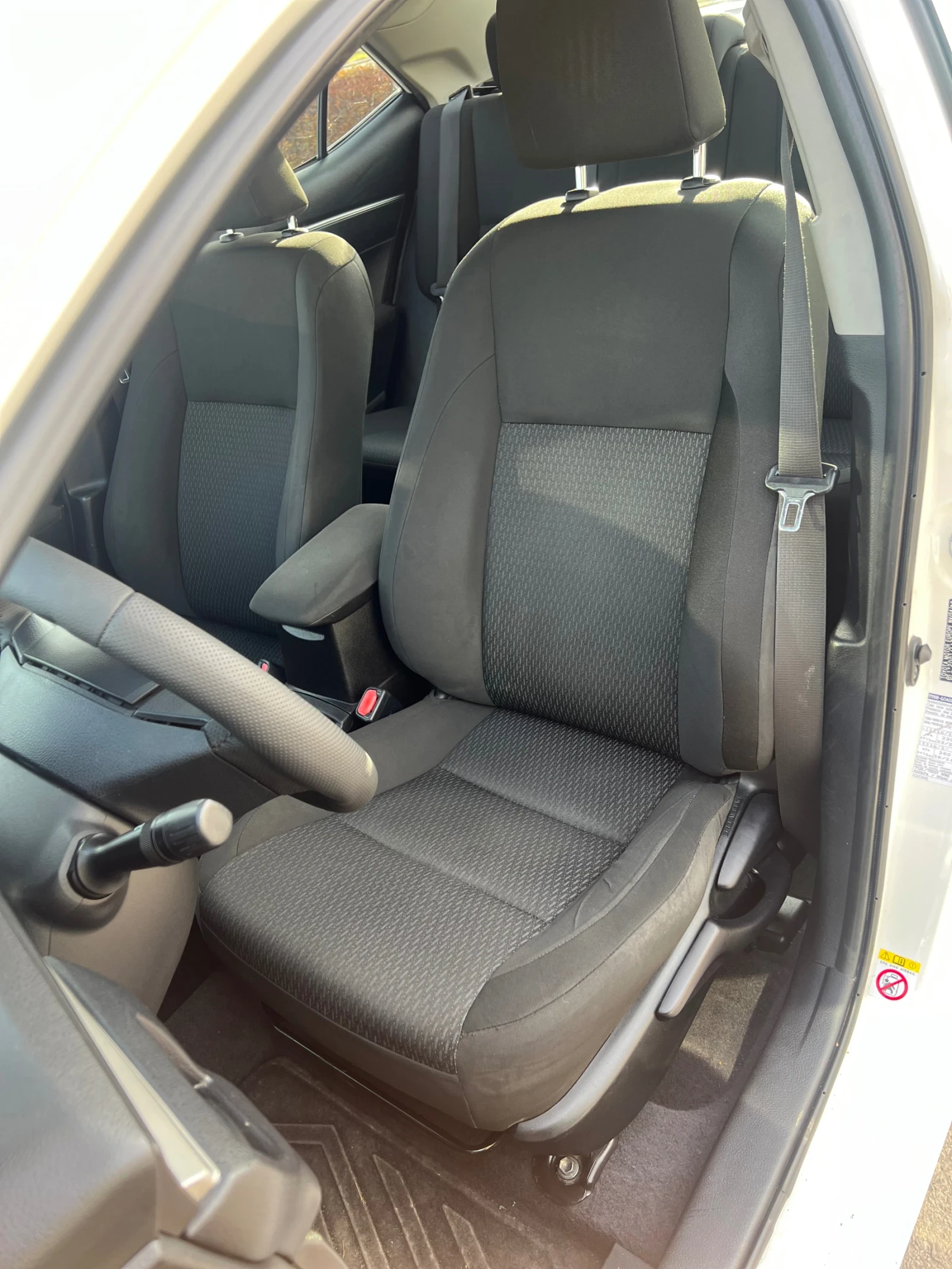 Toyota Corolla 1.4D-4D, снимка 8 - Автомобили и джипове - 54192810