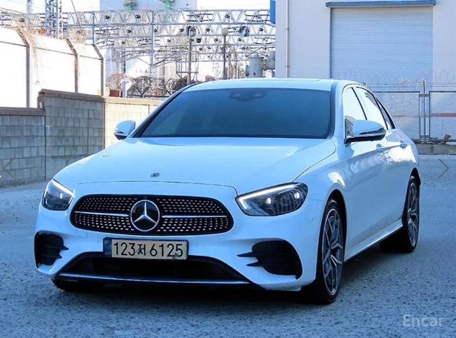 Mercedes-Benz E 220, снимка 2 - Автомобили и джипове - 54141443