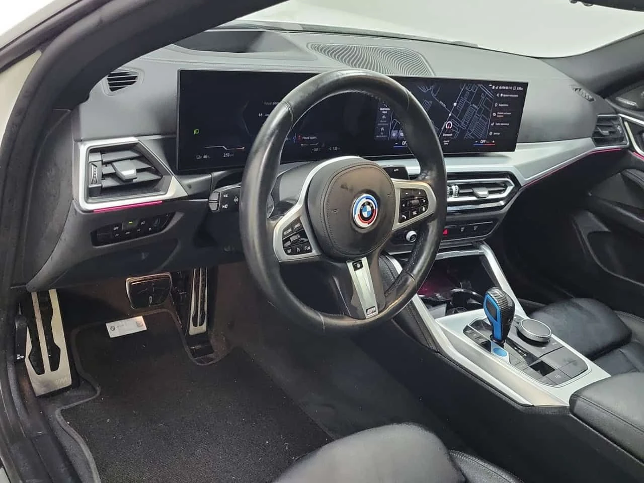 BMW i4 * EDRIVE40 * 360 * AMBIENT * SUNROOF * KEYLESS, снимка 10 - Автомобили и джипове - 54383849