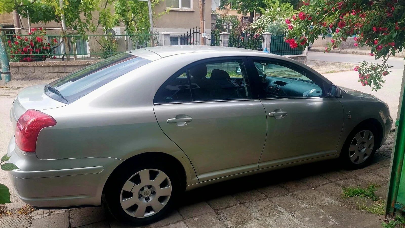 Toyota Avensis 2.2 D cat, снимка 8 - Автомобили и джипове - 54645503