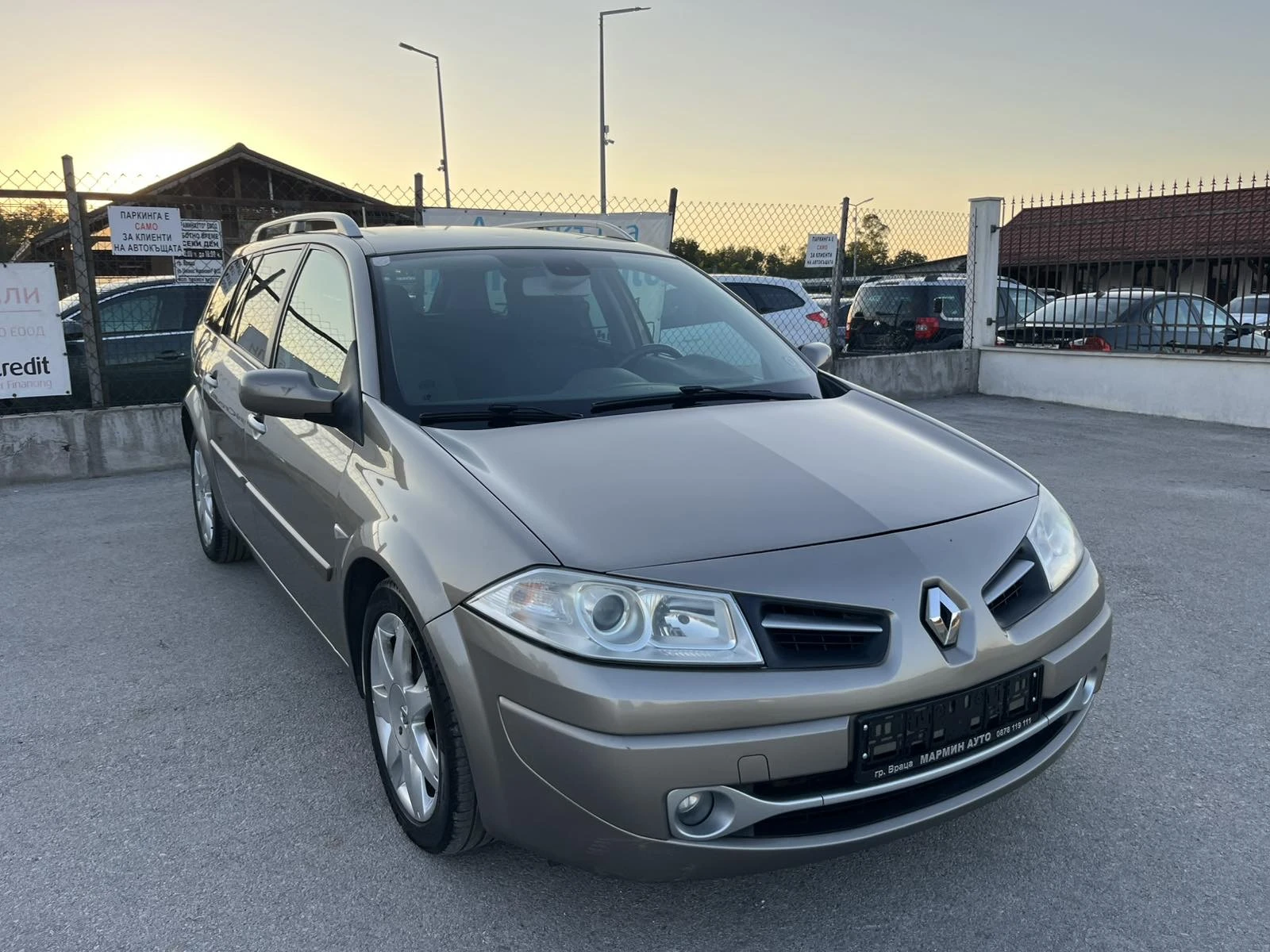 Renault Megane 1.9DCI 131кс 6 СКОРОСТИ EURO 4 КЛИМАТРОНИК ПЕРФЕКТ, снимка 3 - Автомобили и джипове - 55225811