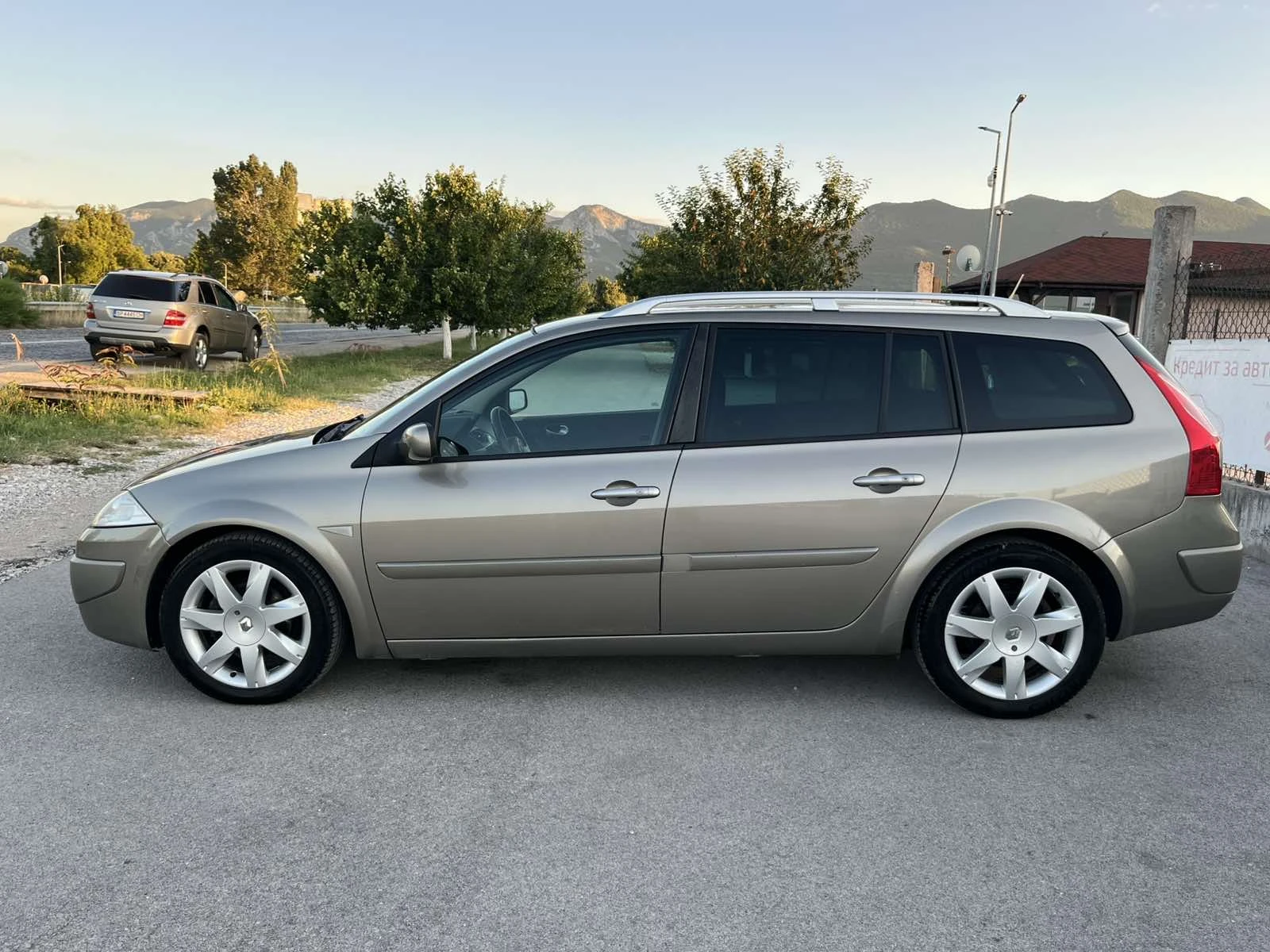Renault Megane 1.9DCI 131кс 6 СКОРОСТИ EURO 4 КЛИМАТРОНИК ПЕРФЕКТ, снимка 6 - Автомобили и джипове - 55225811