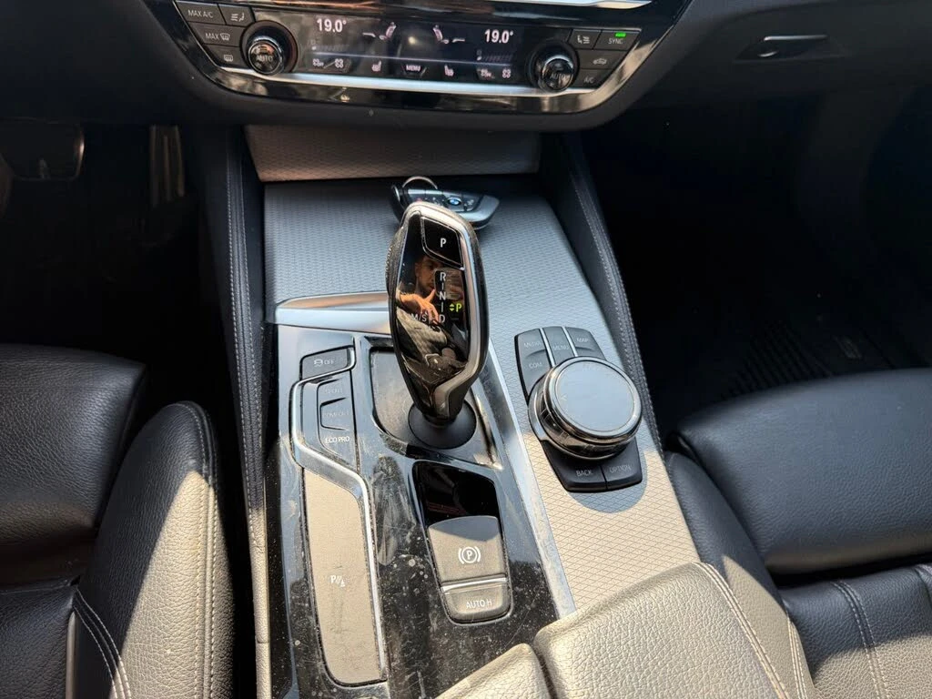 BMW 530 i xDrive* M SPORT* HARMAN KARDON* ПОДГРЕВ* КАМЕРА*, снимка 14 - Автомобили и джипове - 55284311