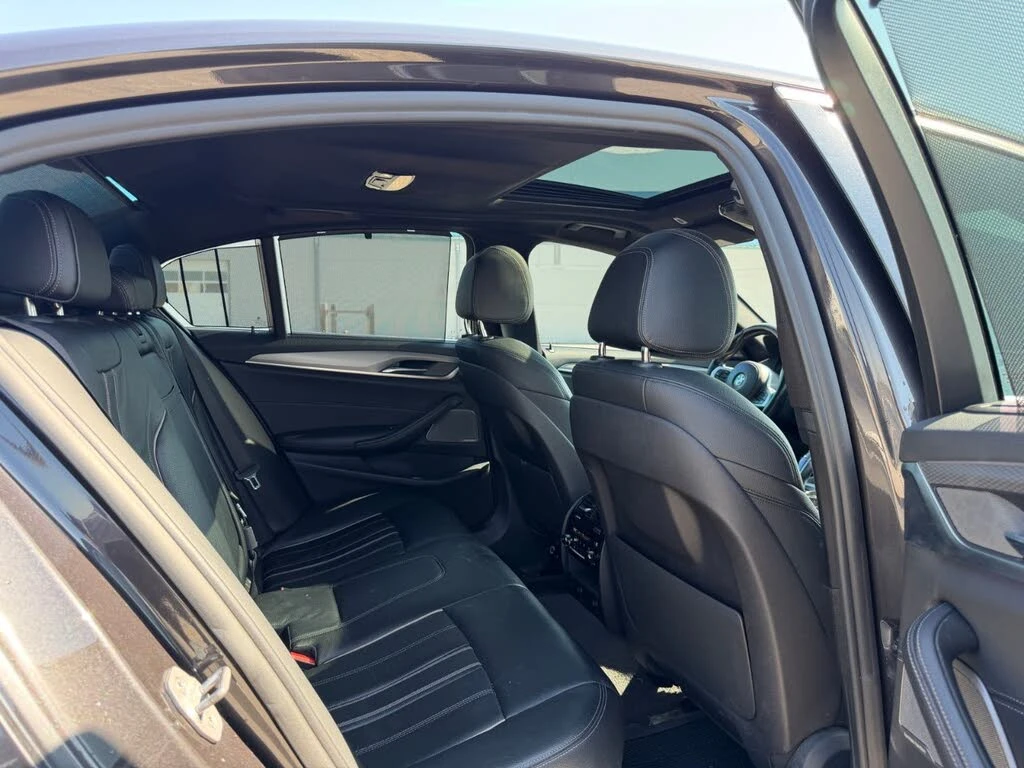BMW 530 i xDrive* M SPORT* HARMAN KARDON* ПОДГРЕВ* КАМЕРА*, снимка 16 - Автомобили и джипове - 55284311