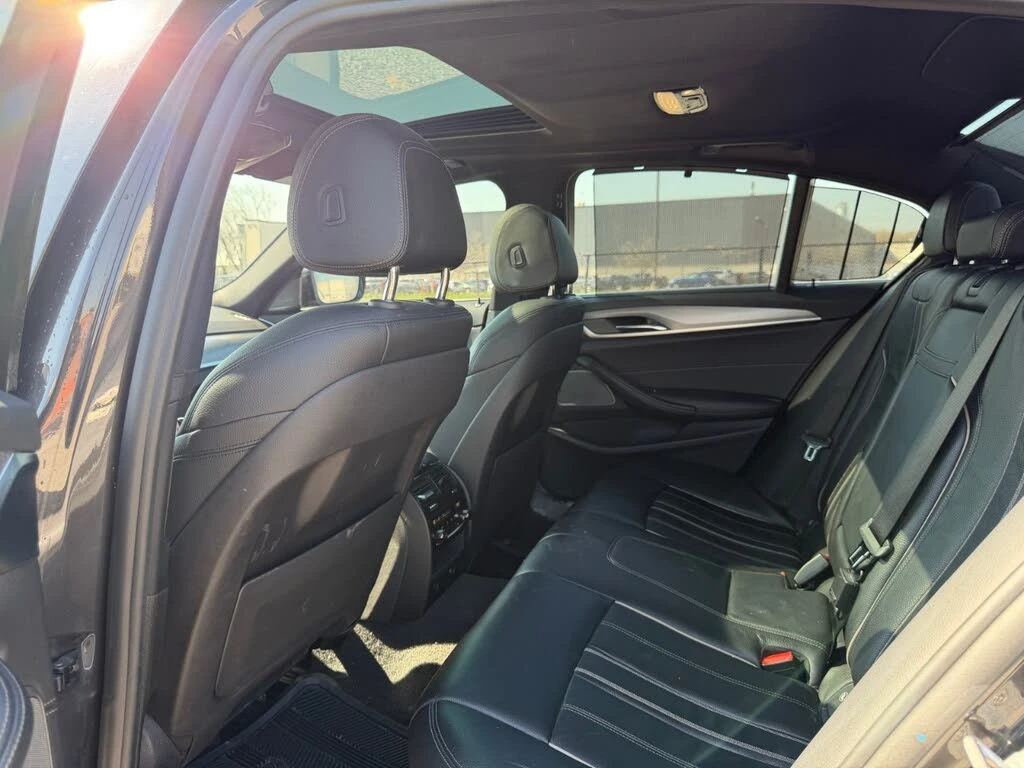 BMW 530 i xDrive* M SPORT* HARMAN KARDON* ПОДГРЕВ* КАМЕРА*, снимка 15 - Автомобили и джипове - 55284311
