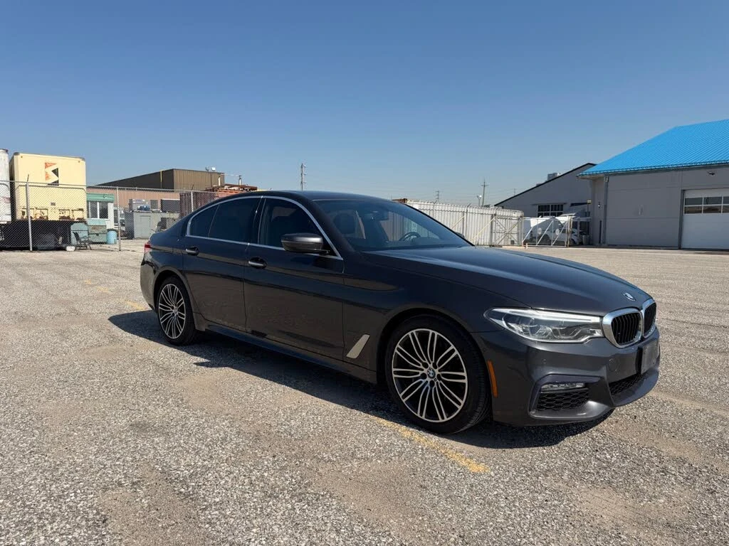 BMW 530 i xDrive* M SPORT* HARMAN KARDON* ПОДГРЕВ* КАМЕРА*, снимка 3 - Автомобили и джипове - 55284311