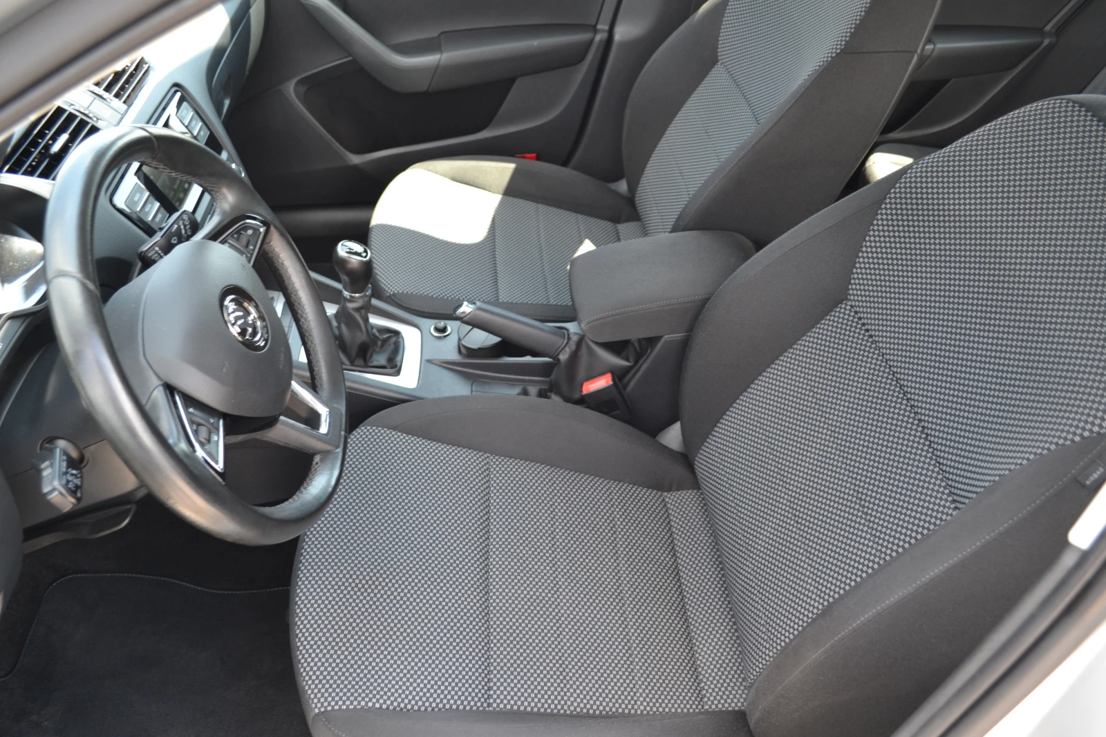 Skoda Octavia 2.0TDI, снимка 11 - Автомобили и джипове - 55586115